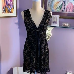 Black lace stretch tunic